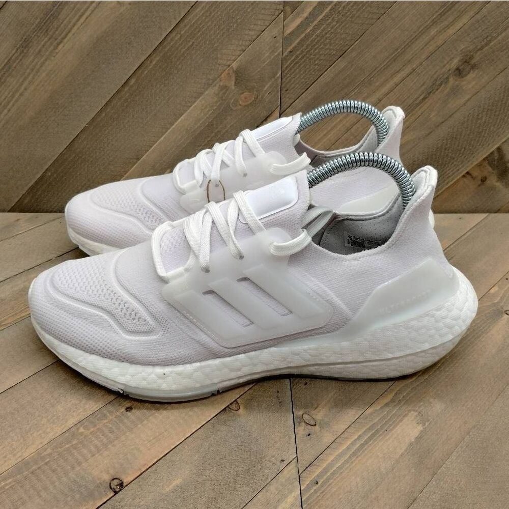 Adidas UltraBoost 22 Triple White Running‎ Shoes Womens Size 7.5 White Sneakers - Picture 2 of 9
